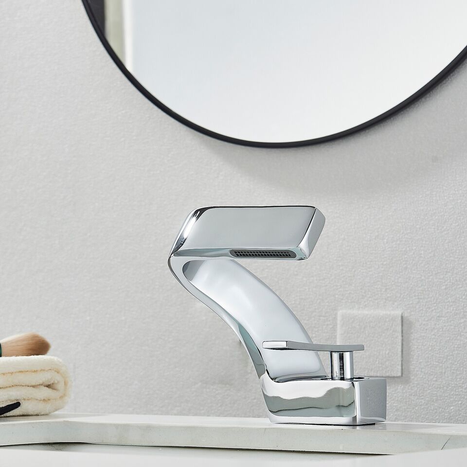 Modern Curved Faucet | Sleek Design and Contemporary Functionality