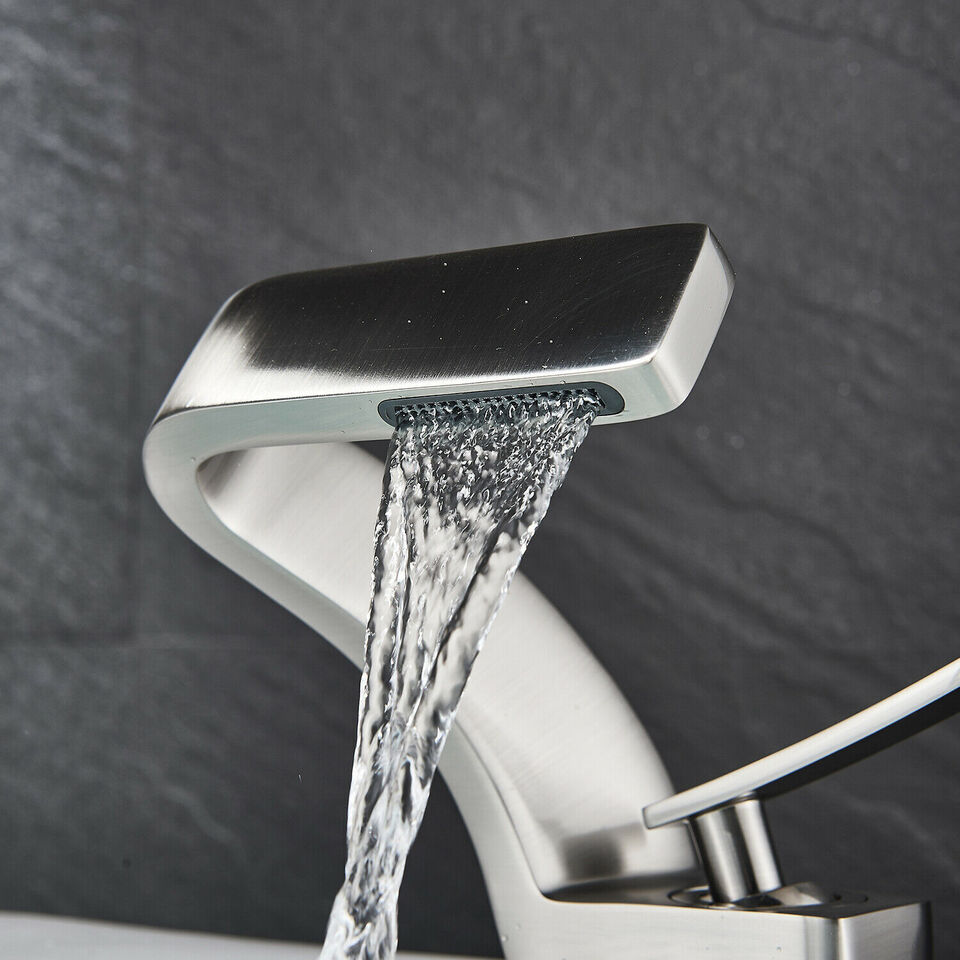 Modern Curved Faucet | Sleek Design and Contemporary Functionality