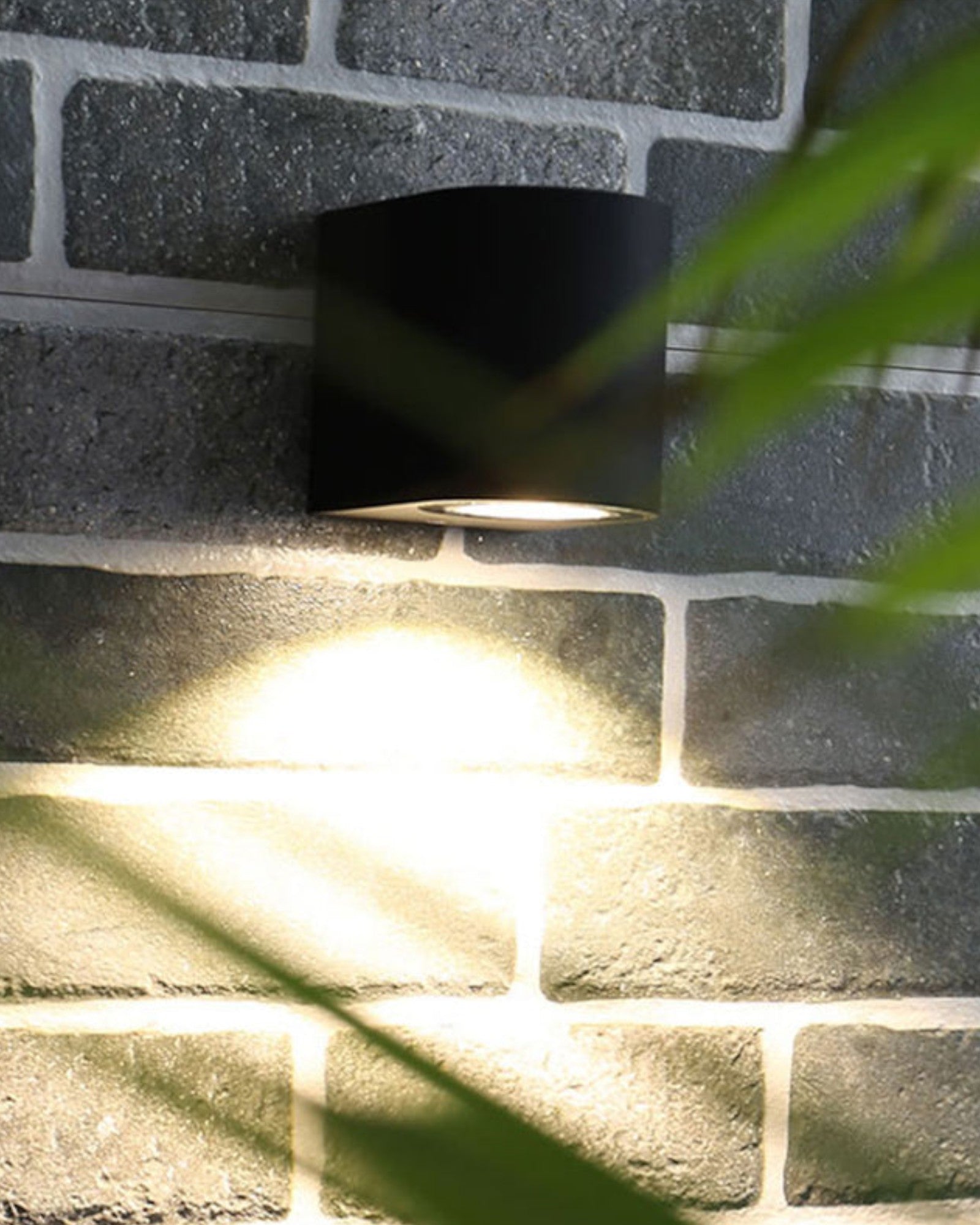 Nero Glow – Minimalist Black – Metal and Glass – LED for Hall and Garden