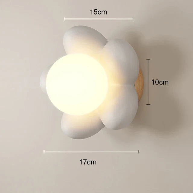 FloralGlimmer - Wall lamp with cream-colored flower