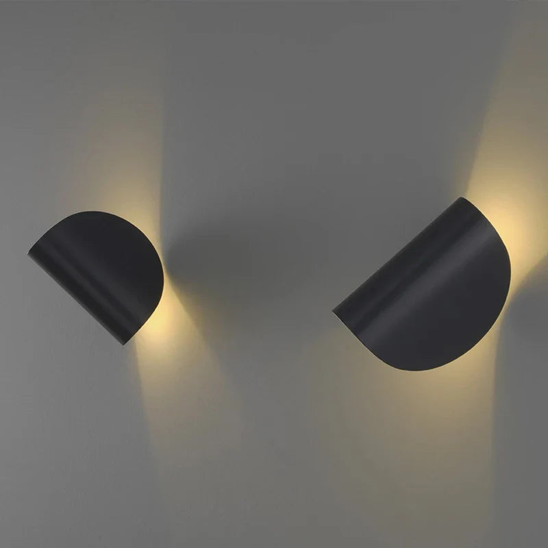 LumeStream - Minimalist Iron Wall Lamp