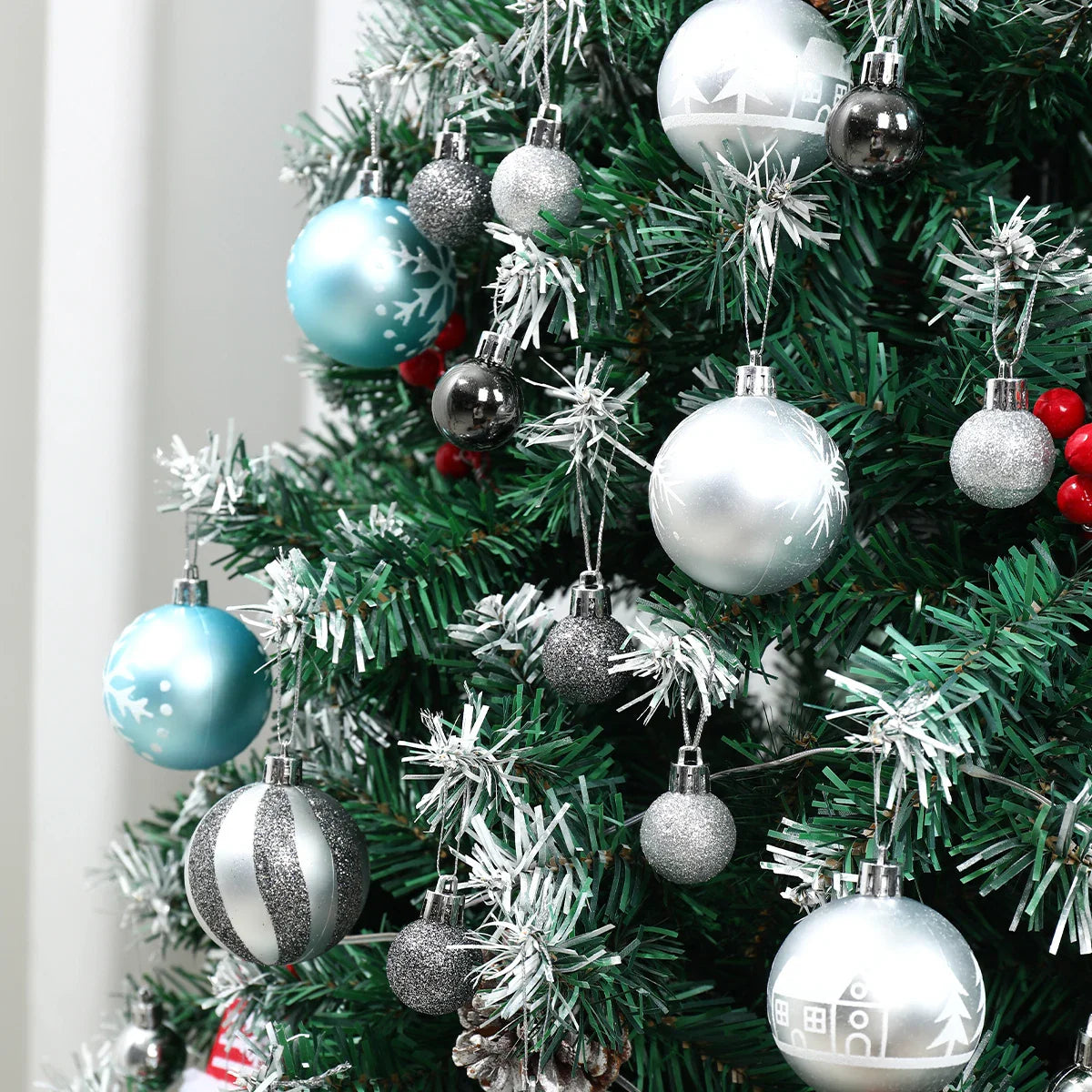 ShinyHoliday | Metallic Christmas Ball Ornaments