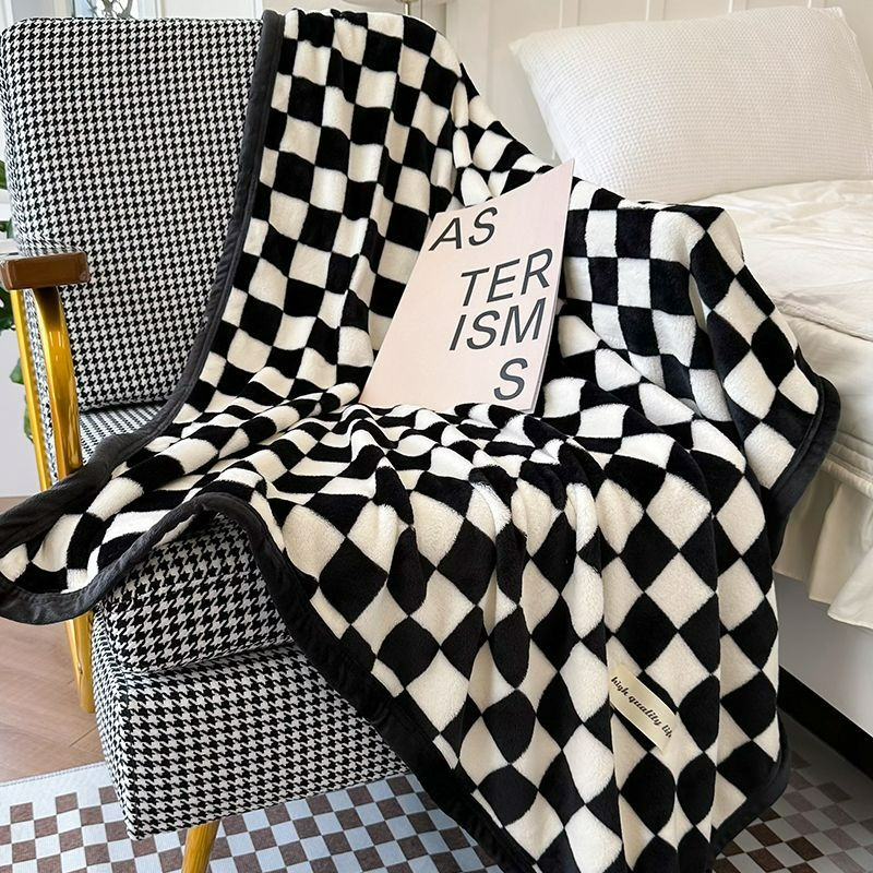 PlaidComfort | Flannel Blanket in Checkered Pattern