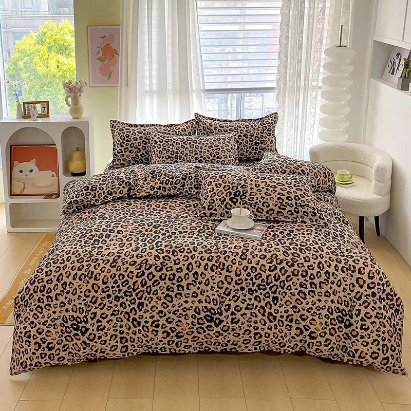 SavannaLuxe | Bed Sheet with Leopard Pattern