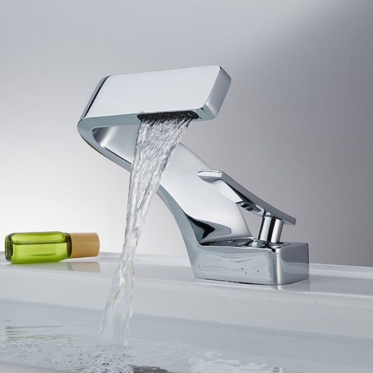 Modern Curved Faucet | Sleek Design and Contemporary Functionality